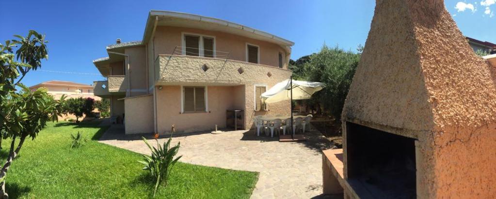 Appartamenti In Villa Con Ampio Giardino Esterno Posada Kültér fotó
