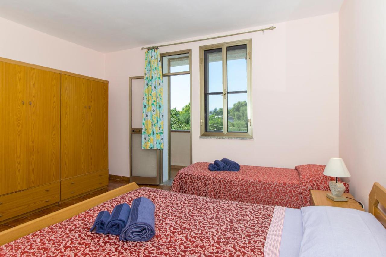 Appartamenti In Villa Con Ampio Giardino Esterno Posada Kültér fotó