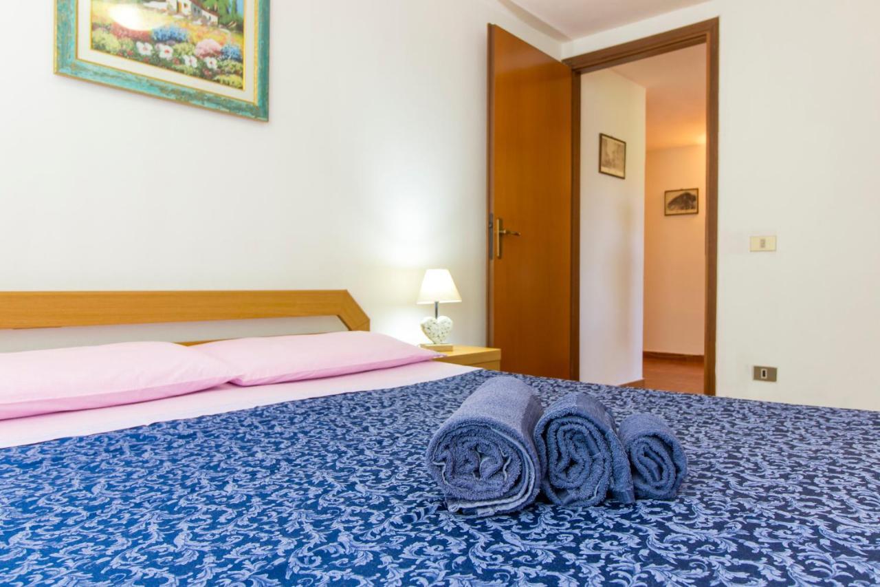 Appartamenti In Villa Con Ampio Giardino Esterno Posada Kültér fotó